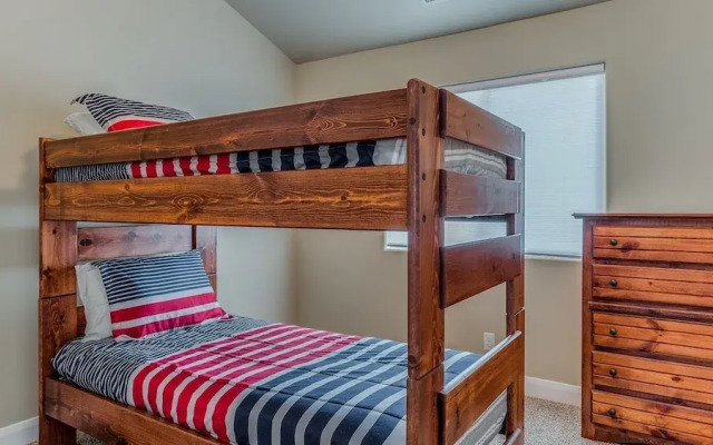 Razorback Ridge 4 Bedroom Apts by RedAwning