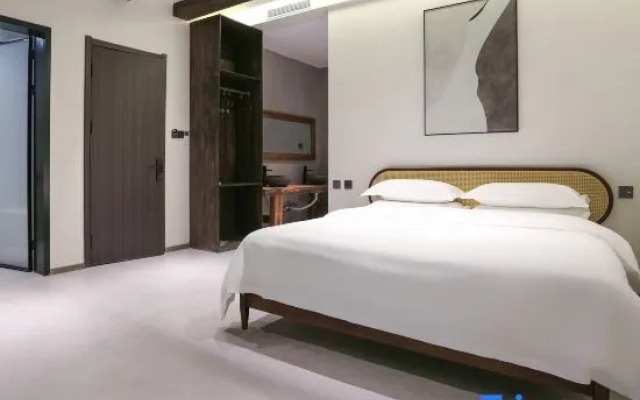 Weiman Hotel (Qingtai Century Plaza)