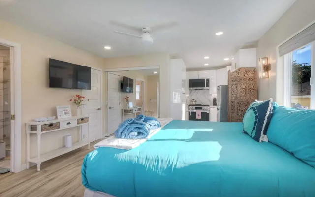 Monarch Cove - Unit B  For 2ppl