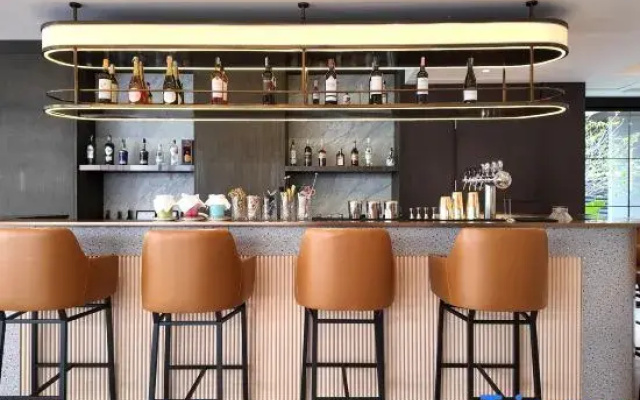 Leston Hotel