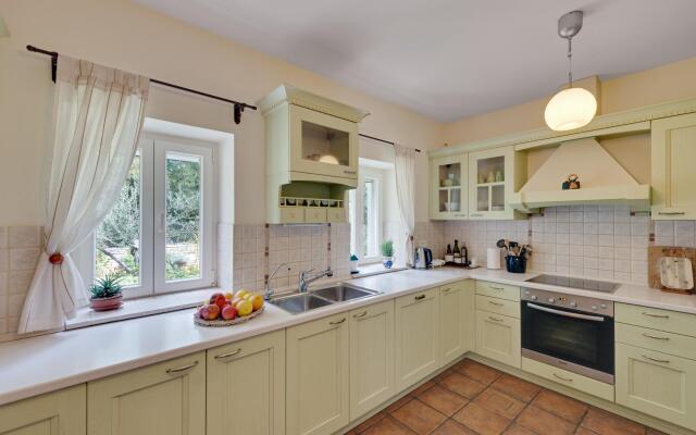 Lipa in Krnica with 4 bedrooms and 3 bathrooms