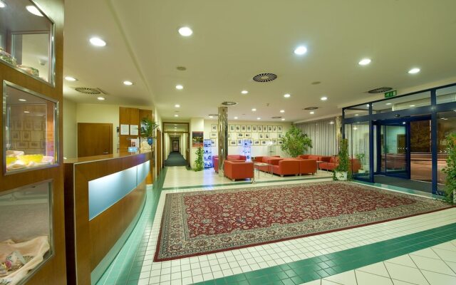 Ramada Airport Hotel Prague