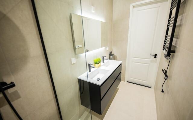 Alphabet 1BR Serviced Apartment -nb304/306-