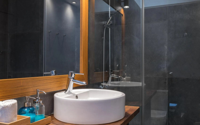 Cascais/Estoril Beachfront Apts