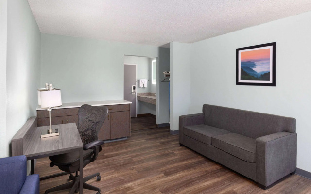 Baymont by Wyndham Creedmoor