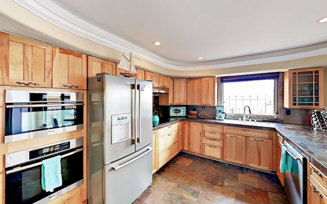 Hilltop Designer - 2 Br Home