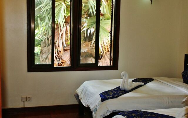 The Pool and Palm Villa