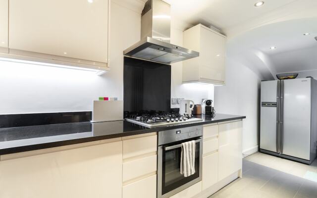 2 Bdr In Knightsbridge By The Residences