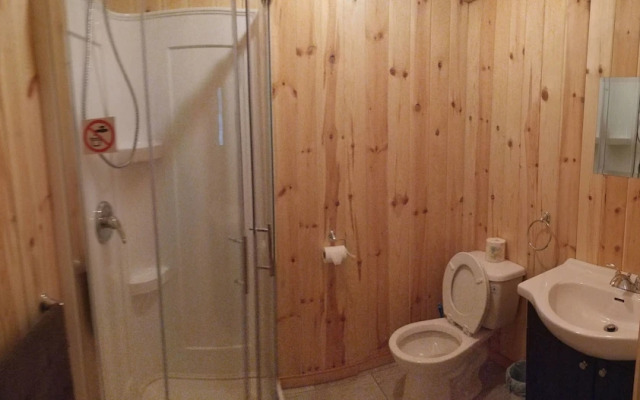 Auberge Le P'tit Bonheur - Hostel