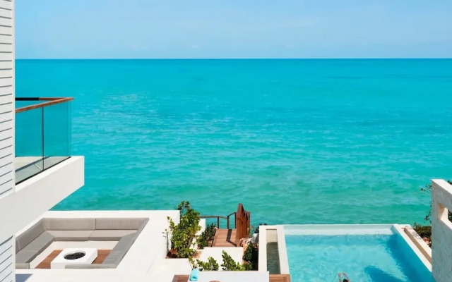 Oceanfront Luxury Villa Infinity Plunge Pools