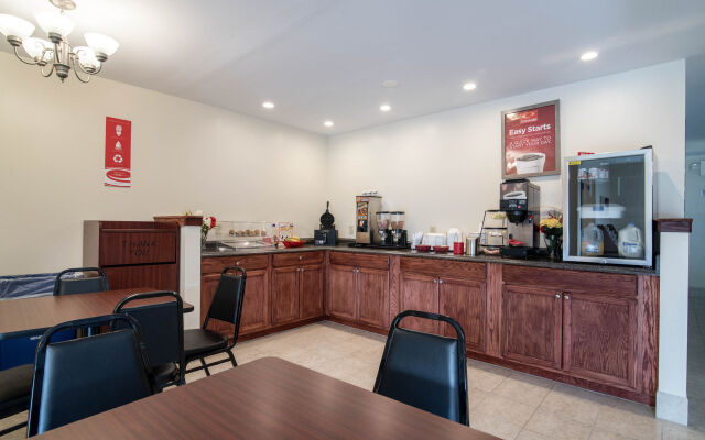 Econo Lodge Inn & Suites Canandaigua - Fingers Lake Area