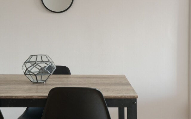 Bold Downtown Montréal Suites by Sonder