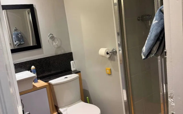 Spacious 6 Bedroom Family House