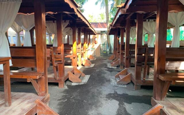 Villa MJ Maristela Beach Resort