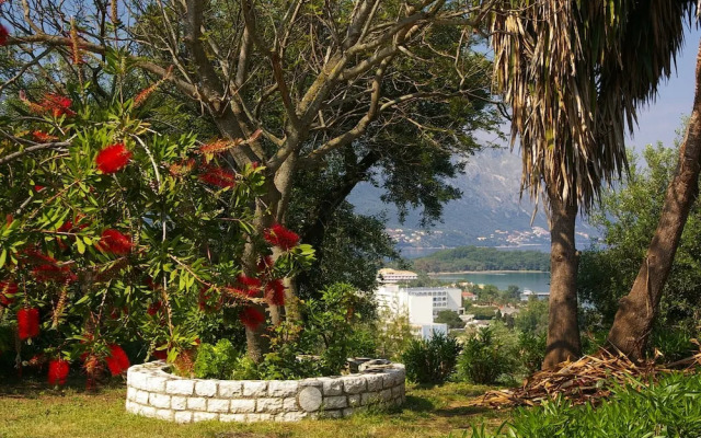 Marialice Apartments