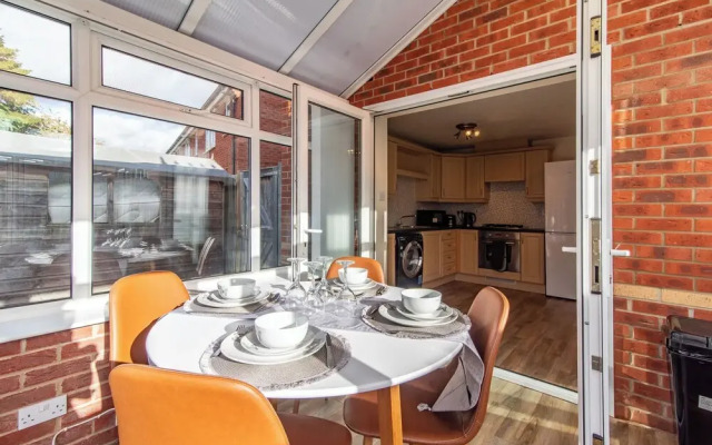 Mandarin Styles 3 Bedroom W/garden in Derby