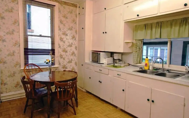 Towle House 1006