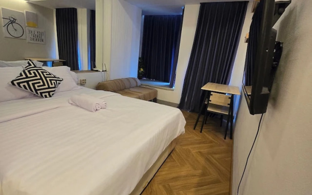 Cosmy Benson 38 Apartment