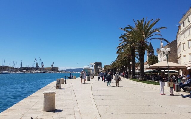 Apartment With one Bedroom in Trogir, With Enclosed Garden and Wifi