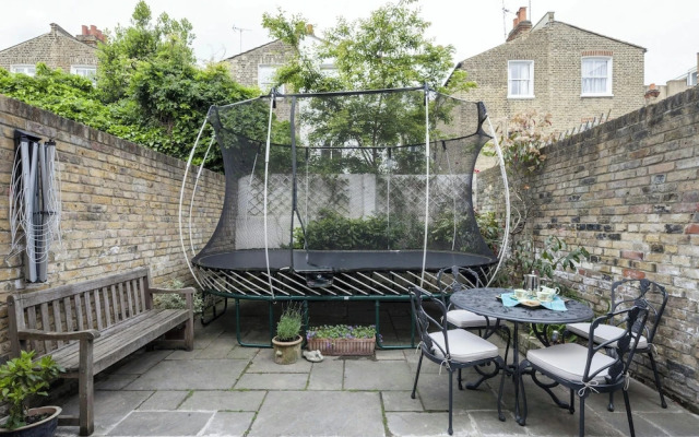 Winchendon Road by Onefinestay