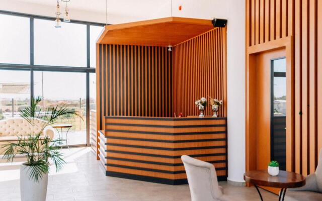 Cezar's Airport Hotel