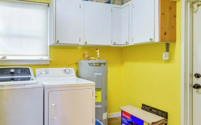 1 Mi to Anna Maria Island: Pet-friendly Retreat