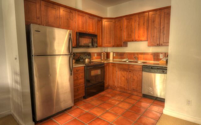 Waters Edge Shoreside Suites