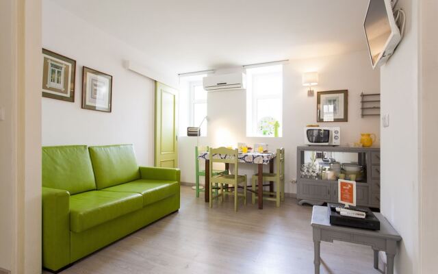 ALTIDO Charming 2BR Apt w/ workspace at the heart of Alfama