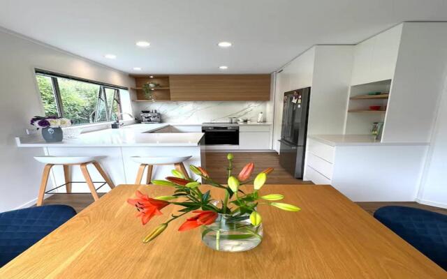 Private and sunny 3-bedroom home with parking