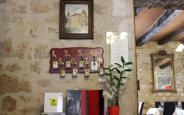 Logis Hotels  Auberge De La Tour   Hôtel Et Restaurant