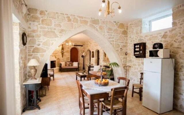 Traditional House 1 with Pool