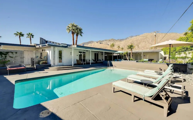 Palm Springs Home: Casita + Fire Pit!