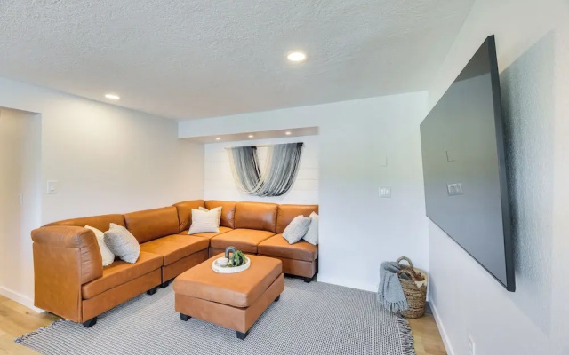 Waterfront Washington Getaway w/ Hot Tub & Deck!