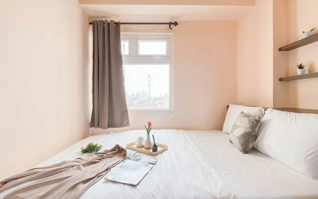 Comfy And Homey 2Br At Green Pramuka City Apartment