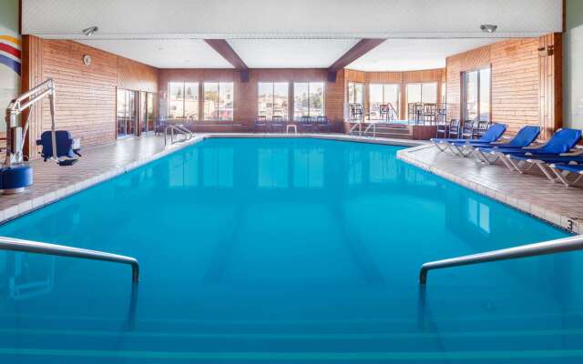 Ramada by Wyndham Mackinaw City Waterfront