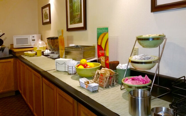 Quality Inn & Suites Redwood Coast