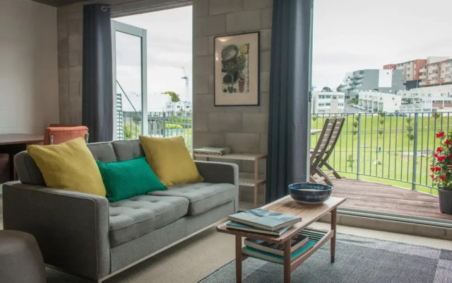 Sunny 3 Bedroom Townhouse Central With Park Views