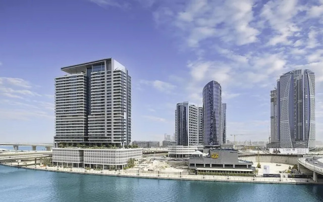 LUX The Voleo Canal View Suite