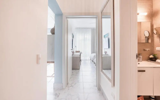 Two-bedroom apt With Pool View bbq in Lake View