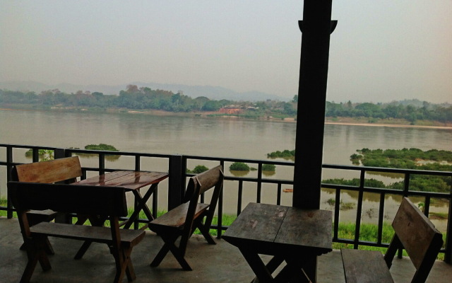 Tonkong Guesthouse & Restaurant
