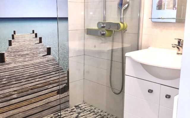 Magnifique T2 piscine mer wifi clim parking