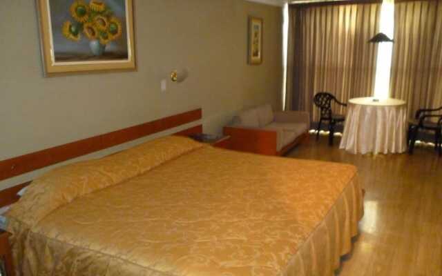 Hotel Holiday Suites
