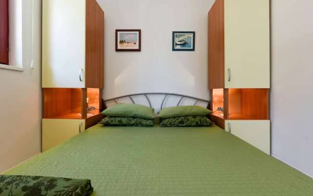 Nearby Beach, Modern Apartment Arena