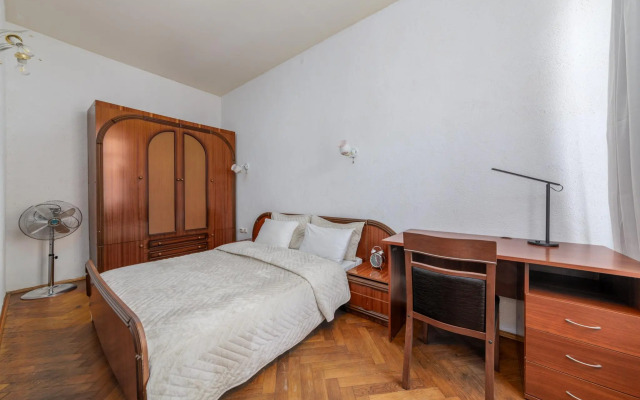 DeRent Aparts (ДеРент Апартс) на переулке Антоненко