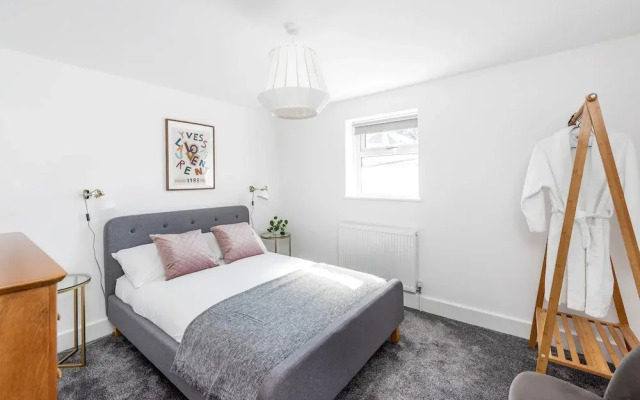 Stylish Apartment In Leafy Central Neighbourhood