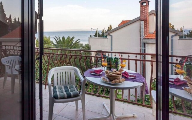Exquisite Apartment With Balcony and Sea View