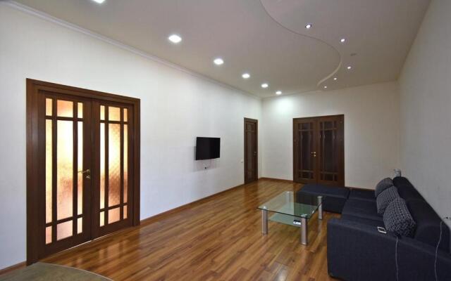 Tumanyan street, 3 bedrooms New Renovated apartment TM662