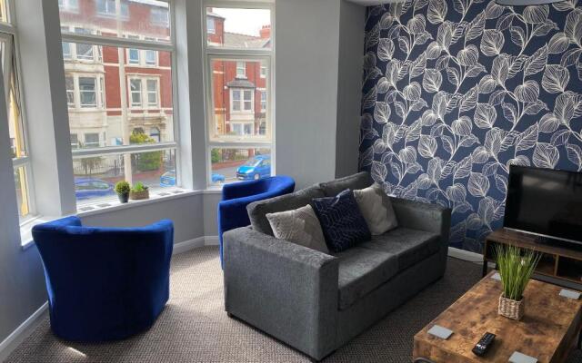 Blackpool Sleepover Apartment 3 Free Parking Sleeps 6