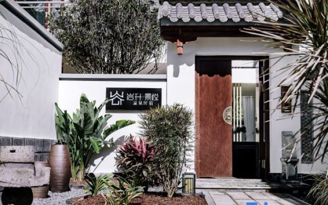 Yansheng Jingyue Designer Hot Spring B & B