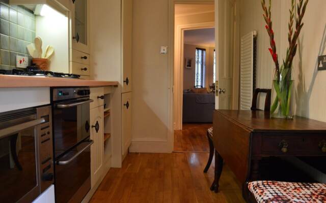 Stylish 2 Bedroom Apartment In London